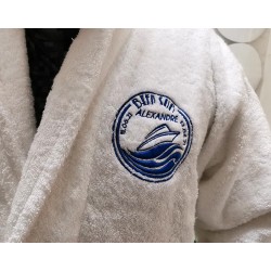 Broderie sur peignoir de bain